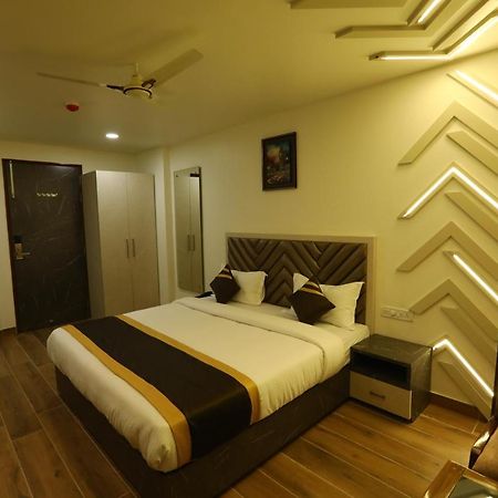 Hotel D Silverleaf Lucknow Eksteriør bilde