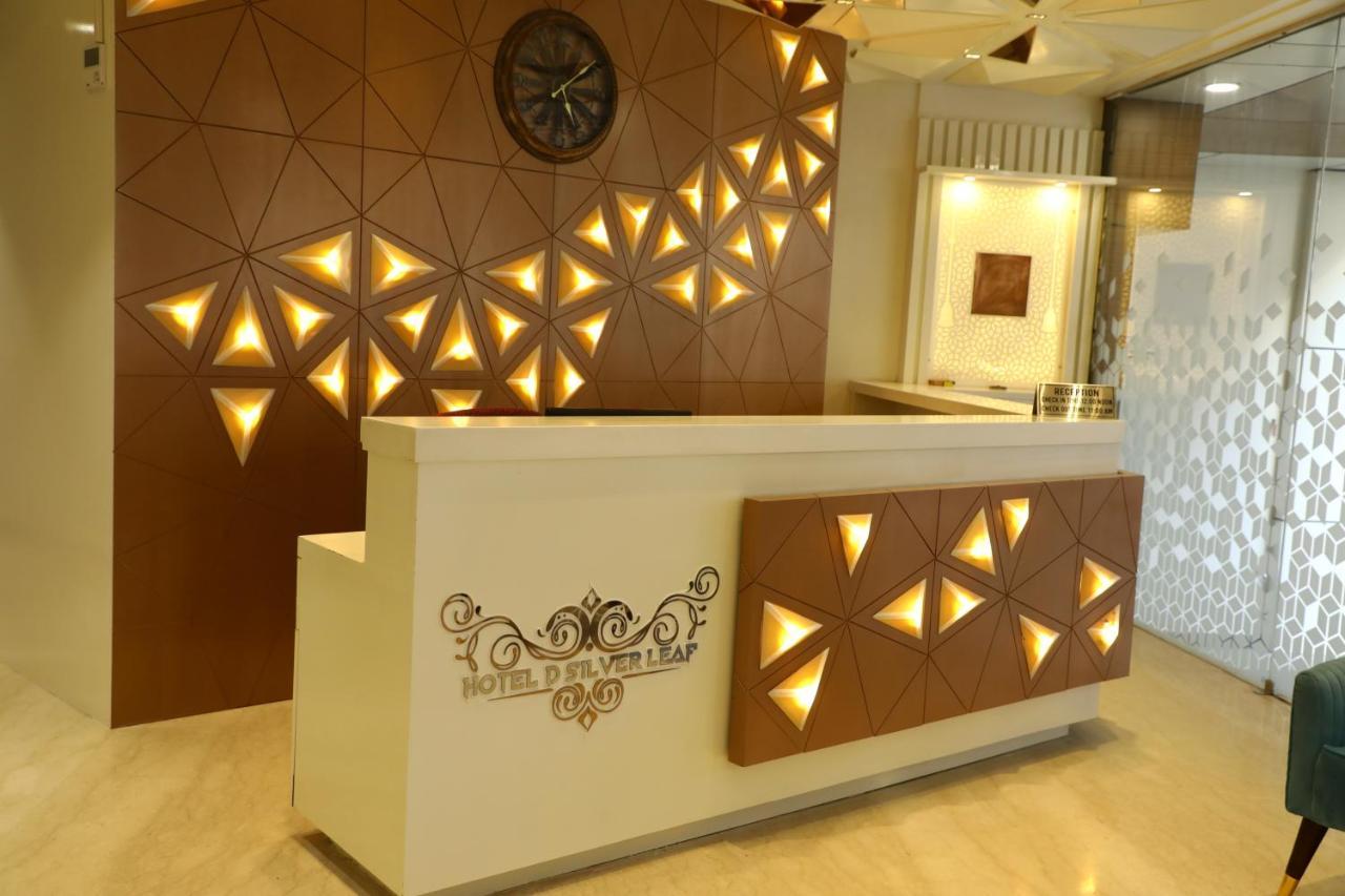 Hotel D Silverleaf Lucknow Eksteriør bilde
