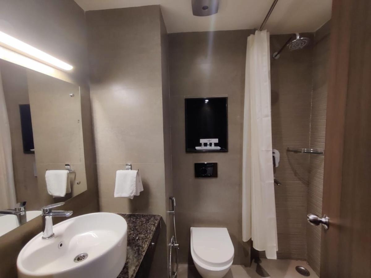 Hotel D Silverleaf Lucknow Eksteriør bilde