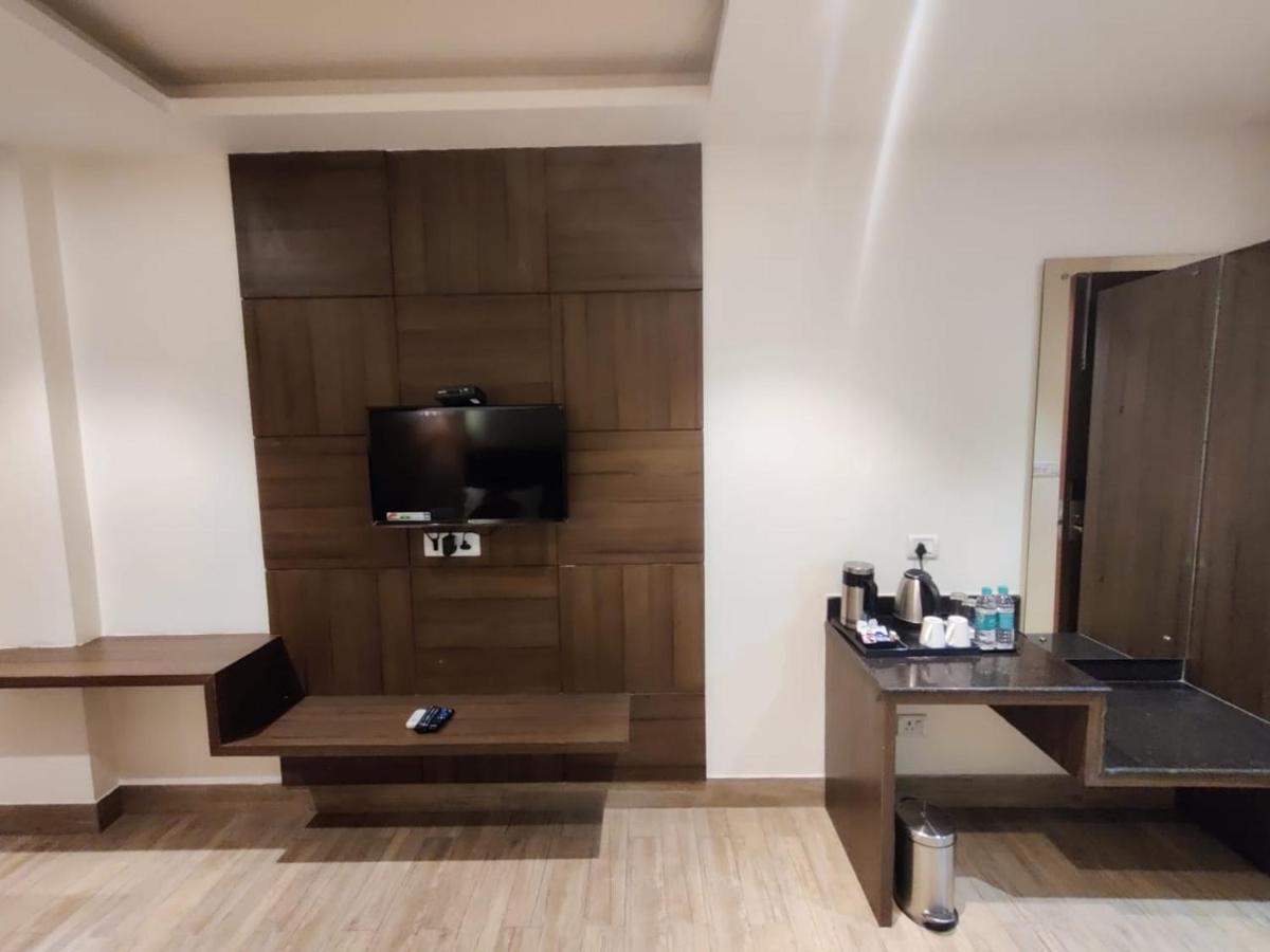 Hotel D Silverleaf Lucknow Eksteriør bilde