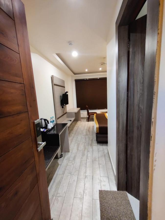Hotel D Silverleaf Lucknow Eksteriør bilde