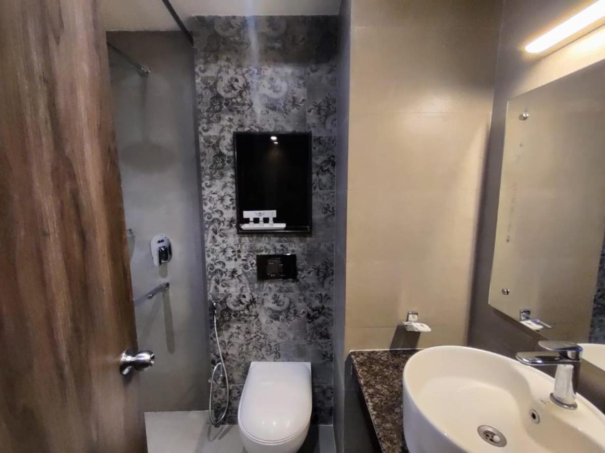 Hotel D Silverleaf Lucknow Eksteriør bilde