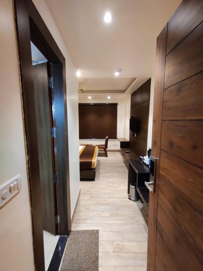 Hotel D Silverleaf Lucknow Eksteriør bilde