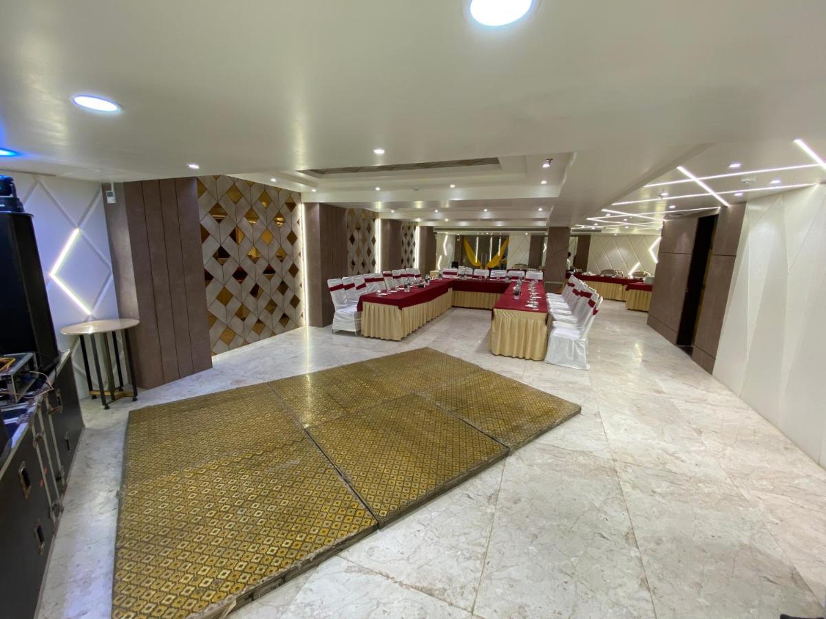 Hotel D Silverleaf Lucknow Eksteriør bilde