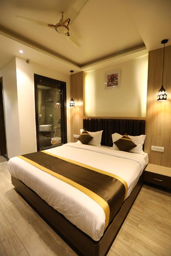 Hotel D Silverleaf Lucknow Eksteriør bilde