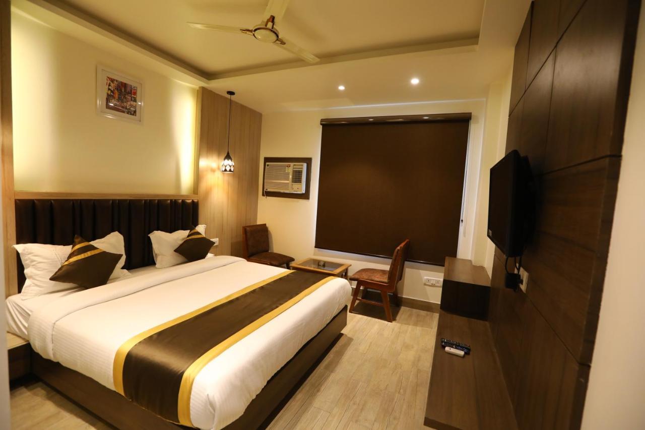 Hotel D Silverleaf Lucknow Eksteriør bilde